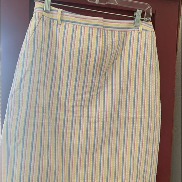 Spring has sprung in this skirt. - Picture 1 of 4